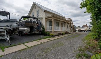 16 Bethune St, Alexandria Bay, NY 13607