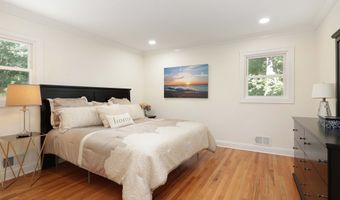 76 Swartzel Dr, Middletown, NJ 07748