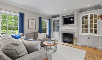 28 Hoop Pole Hill Rd, Chester, CT 06412