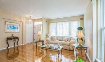 19 Fountain View Dr, Barnegat, NJ 08005