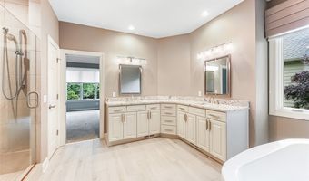 210 Chisholm Ct, Aurora, OH 44202