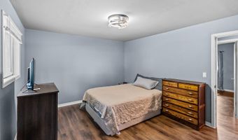 1304 S Adams Ave, Aurora, MO 65605