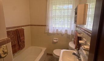 108 Barnett Dr, Bishopville, SC 29010