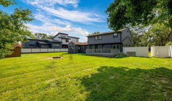 4 N327 7th Ave, Addison, IL 60101