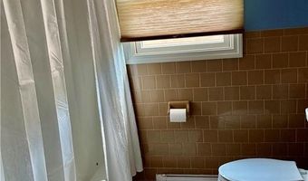 15 Deangelis Dr, Narragansett, RI 02882