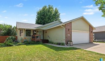 205 W Hackberry St, Brandon, SD 57005