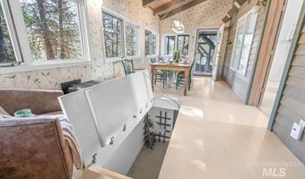 9734 Moore Dr, Cascade, ID 83611