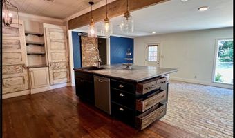 202 Bates St, Batesville, MS 38606