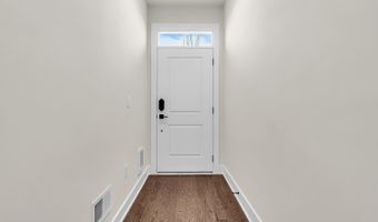 6 Augustus Dr, Middletown, NJ 07748