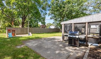 82 Vera St, Warwick, RI 02886
