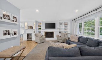 6 Hawthorne Cir, Andover, MA 01810