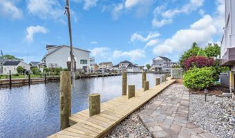 221 Magnolia Dr, Bayville, NJ 08721