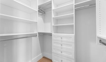 18 Mea Ln, Beach Haven, NJ 08008