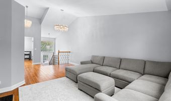 2736 S Embers Ln 2736, Arlington Heights, IL 60005