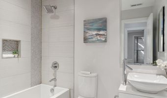 652 L St NE 1, Washington, DC 20002