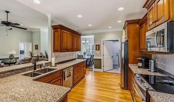 821 E Golden View Ln, Boiling Springs, SC 29316