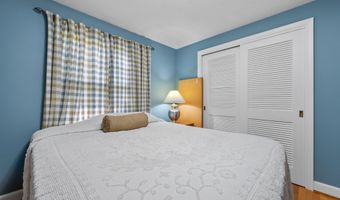 96 Oak Hill Dr, Bristol, CT 06010