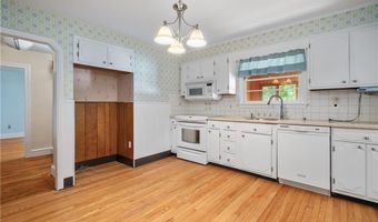30 Winthrop St, East Providence, RI 02915