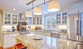 22 Lantern Ln, Barrington, RI 02806