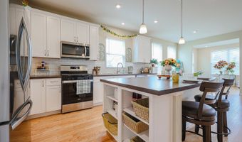 580 N Highlander Way, Addison, IL 60101