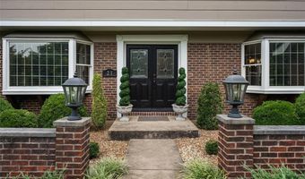 21 Meadowbrook Country Club Est, Ballwin, MO 63011
