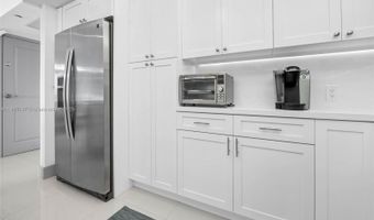 3675 N Country Club Dr 1006, Aventura, FL 33180