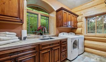 1533 Pine Lakes Ranch Dr, Cascade, ID 83611