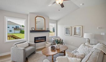 25084 Bluebird Cir, Adel, IA 50003