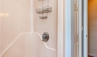33 Oak Hill Dr, Johnston, RI 02919
