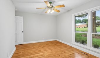 318 Algonquin Dr, Ballwin, MO 63011