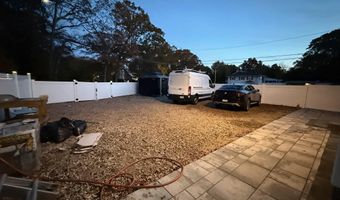 21 Locust Ave, Amityville, NY 11701