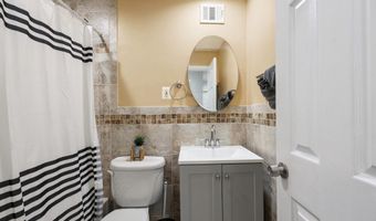 7044 CINDY Ln, Annandale, VA 22003