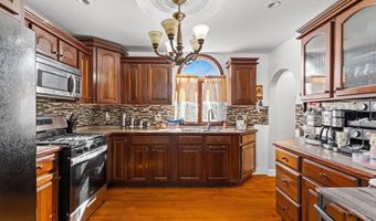 102 Williams Ave, East Providence, RI 02914