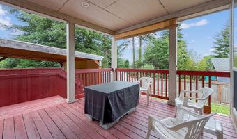 631 HASSETT St, Brookings, OR 97415