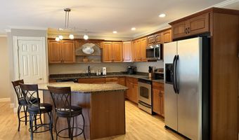 36 Kathryn Ln, Bangor, ME 04401