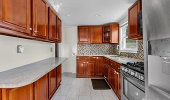 3 N Smith St N, Avenel, NJ 07001