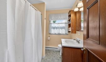 11 Johnson Ave, North Kingstown, RI 02852