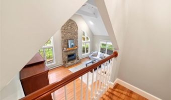 273 Finch Ln, North Kingstown, RI 02874