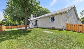 2040 Honey Locust Dr, Algonquin, IL 60102