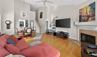 4001 Whitehall Ln, Algonquin, IL 60102