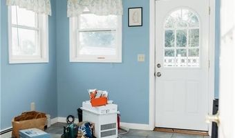 16 Ward Ave, Middletown, RI 02842