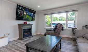 43 Deerfield Dr, Warwick, RI 02886