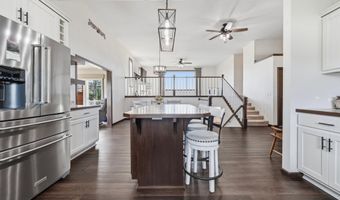 814 Curt Felt Dr, Alexandria, MN 56308