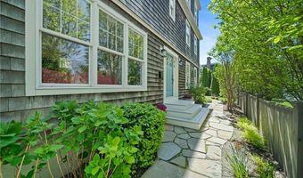 9 Casey Ct, Newport, RI 02840