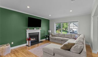 25 Ironwood Dr, Coventry, RI 02816