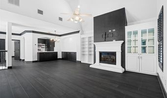 4160 Towne Green Cir, Addison, TX 75001