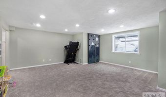 2965 Bluebird Ln, Idaho Falls, ID 83402
