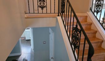 1719 W Lexington Dr, Arlington Heights, IL 60004