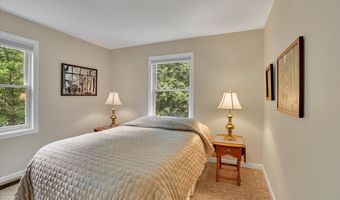 19 Oak Leaf Cir, Coventry, CT 06238