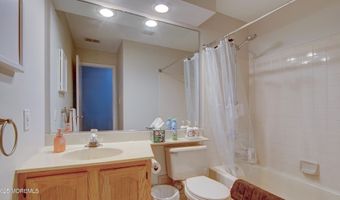 227 Paddington Ct 7-7, Englishtown, NJ 07726